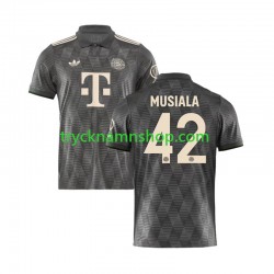 FC Bayern München MUSIALA 42 Octoberfest 2024-2025 Tröja 4:e Matchställ Män Kortärmad